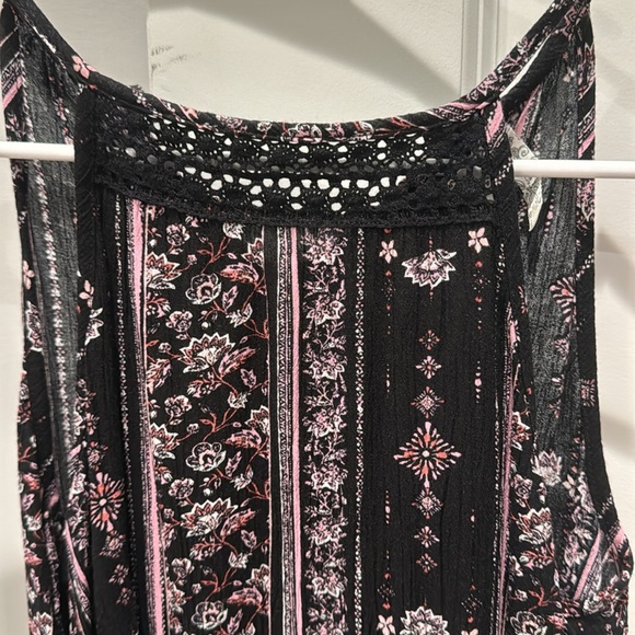 Floral black and pink halter like top, size small - Picture 2 of 4